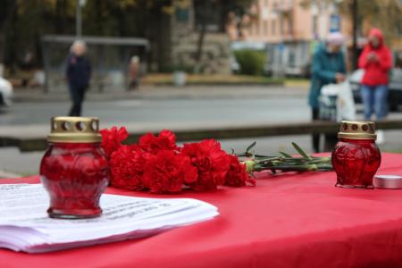 В Пскове прошел митинг в память о защитниках Советской власти