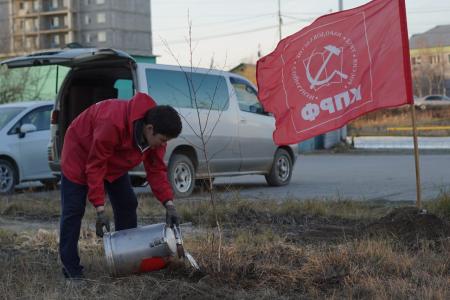 Якутские коммунисты участвуют в акции «Сад Памяти»