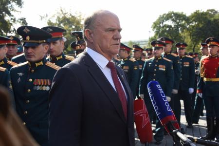 День Сухопутных войск. Г.А. Зюганов возложил цветы к Могиле Неизвестного Солдата и памятнику Г.К. Жукову