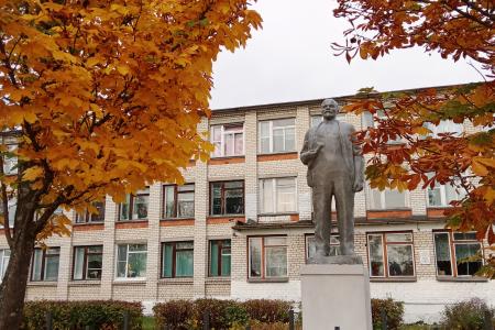 Нижегородская область. Ковернинские коммунисты отремонтировали шесть памятников и бюст Ленину