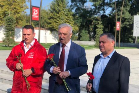 Краснодар. Коммунисты почтили память павших защитников Советской власти