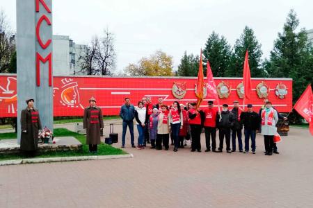 Калужские коммунисты провели автопробег  в честь дня рождения ВЛКСМ