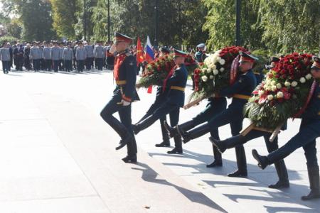День Сухопутных войск. Г.А. Зюганов возложил цветы к Могиле Неизвестного Солдата и памятнику Г.К. Жукову