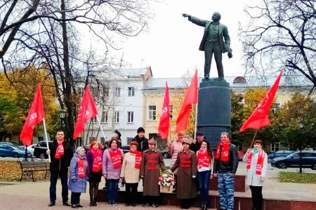 Калужские коммунисты провели автопробег  в честь дня рождения ВЛКСМ