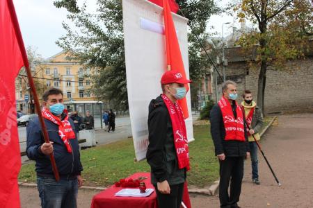 В Пскове прошел митинг в память о защитниках Советской власти