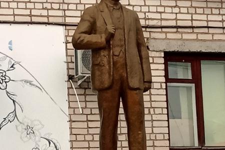 Нижегородская область. Ковернинские коммунисты отремонтировали шесть памятников и бюст Ленину