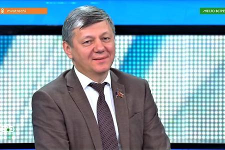 Дмитрий Новиков: «Разговаривать на равных США будут только с сильной Россией»