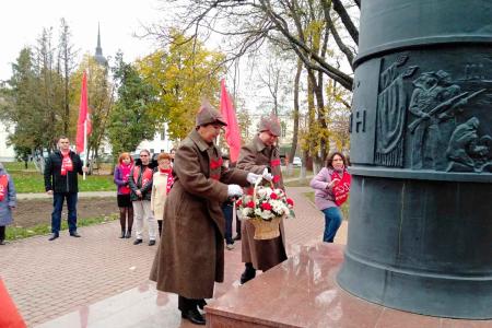 Калужские коммунисты провели автопробег  в честь дня рождения ВЛКСМ