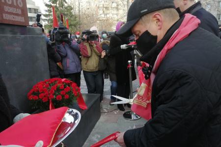В Новосибирске открыли шестиметровый памятник, посвященный Ленинскому Комсомолу