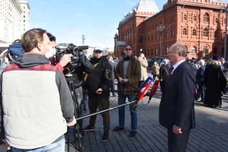 День Сухопутных войск. Г.А. Зюганов возложил цветы к Могиле Неизвестного Солдата и памятнику Г.К. Жукову