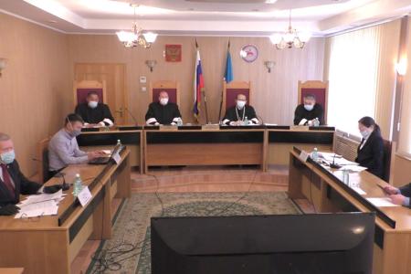 По ходатайству депутата-коммуниста Виктора Губарева Конституционный суд Якутии рассматривает вопросы компенсации проездов