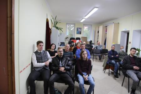 Лидер калининградских коммунистов Максим Буланов вручил дипломы выпускникам 1-го потока партийной школы