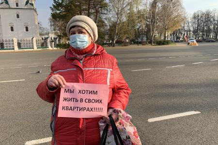 Поддержать жителей разрушенного дома на улице Батова вышел руководитель фракции КПРФ в Ярославской областной Думе А.В. Воробьев