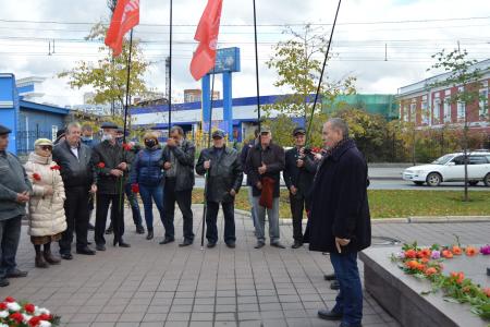 Барнаульские коммунисты провели памятную акцию, посвященные «Черному октябрю» 1993 года