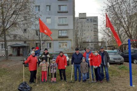 Нижегородские коммунисты и комсомольцы провели субботник в день 102-й годовщины образования Ленинского Комсомола
