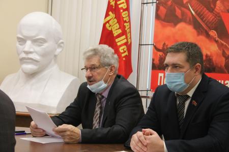 Псковские коммунисты на заседании бюро решили провести праздничные публичные мероприятия с учетом действующих ограничений