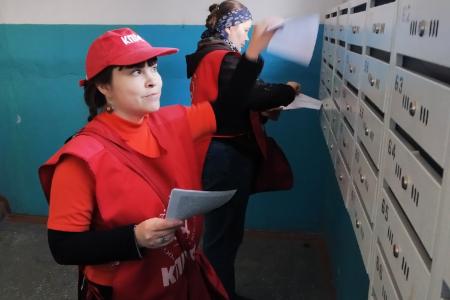 Омские коммунисты присоединились к флэш-мобу в память о защитниках Дома Советов