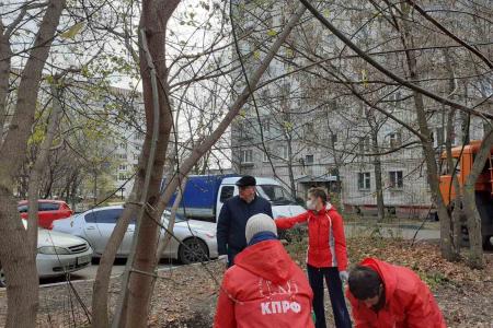 Нижегородские коммунисты и комсомольцы провели субботник в день 102-й годовщины образования Ленинского Комсомола
