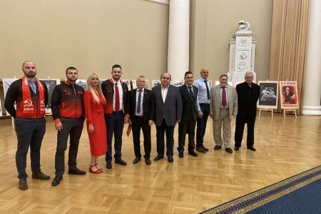 Ленинградская область. В юбилейный Ленинский год молодежь Выборга вступает в ряды КПРФ
