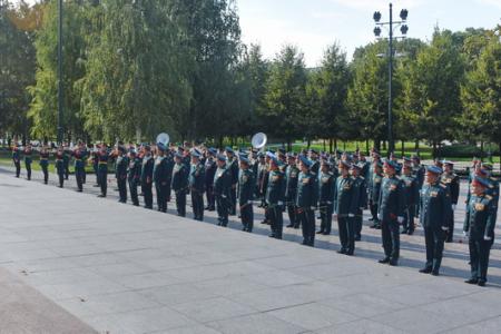 День Сухопутных войск. Г.А. Зюганов возложил цветы к Могиле Неизвестного Солдата и памятнику Г.К. Жукову