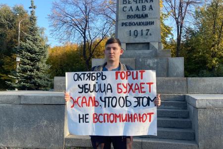 В Самаре комсомольцы почтили память защитников Советской власти в октябре 1993 года