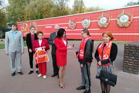 В Калуге прошла торжественная церемония вручения партийных билетов
