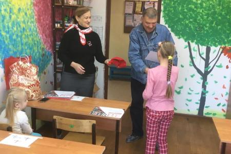 В преддверии 102-й годовщины Ленинского комсомола магаданские коммунисты посетили Детско-юношеский центр «Эдельвейс»