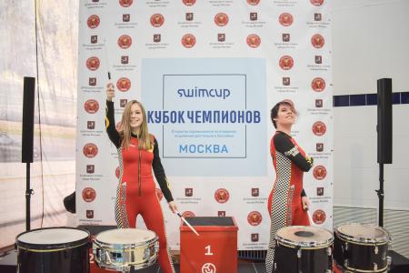 Москва. Спортивный клуб КПРФ провел заплыв на длинные дистанции в бассейне