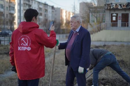 Якутские коммунисты участвуют в акции «Сад Памяти»