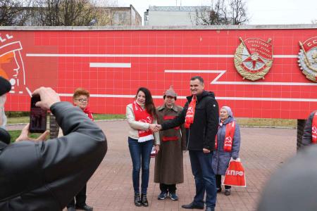 Калужские коммунисты провели автопробег  в честь дня рождения ВЛКСМ