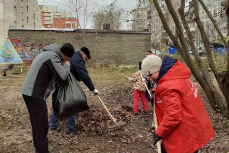 Нижегородские коммунисты и комсомольцы провели субботник в день 102-й годовщины образования Ленинского Комсомола