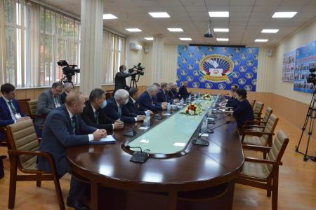 К. Тайсаев в качестве руководителя делегации Госдумы принял участие в мониторинге выборов президента Республики Таджикистан
