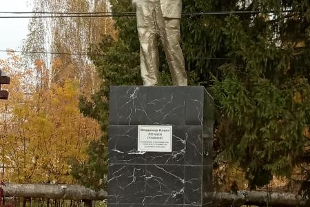 Нижегородская область. Ковернинские коммунисты отремонтировали шесть памятников и бюст Ленину