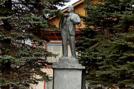 Нижегородская область. Ковернинские коммунисты отремонтировали шесть памятников и бюст Ленину