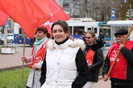 Калужские коммунисты провели автопробег  в честь дня рождения ВЛКСМ