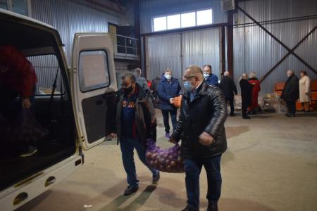 Подмосковные коммунисты отправили продукты питания для детей войны, а также малоимущим и многодетным семьям в городские округа региона