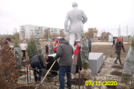 В День Великого Октября во Фроловском районе Волгоградской области коммунисты открыли памятник В.И. Ленину