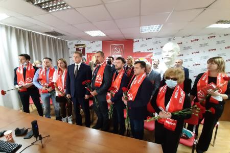 Свердловские коммунисты отметили 103 годовщину Великой Октябрьской социалистической революции