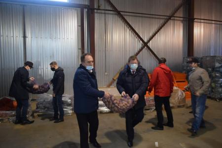 Подмосковные коммунисты отправили продукты питания для детей войны, а также малоимущим и многодетным семьям в городские округа региона