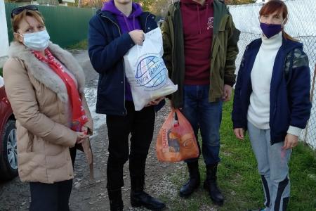 Севастопольские комсомольцы, коммунисты, представители ВЖС"Надежда России", участники конкурса "Земля талантов" провели доставку гуманитарной помощи нуждающимся сеьям