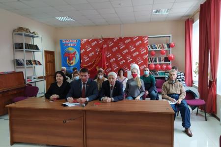 Цветы к Ленину и вручение партбилетов – белгородские коммунисты отметили годовщину Великой Октябрьской социалистической революции