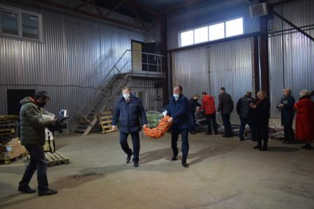 Подмосковные коммунисты отправили продукты питания для детей войны, а также малоимущим и многодетным семьям в городские округа региона