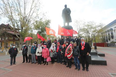 Коммунисты Калмыкии широко отметили 103-ю годовщину Великого Октября