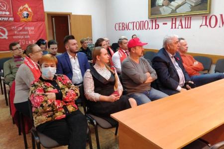 Севастопольцы отмечают 103-ю годовщину Великой Октябрьской социалистической революции