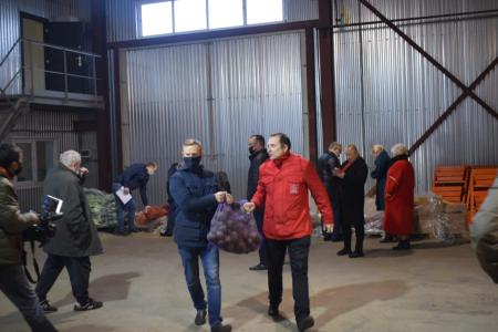 Подмосковные коммунисты отправили продукты питания для детей войны, а также малоимущим и многодетным семьям в городские округа региона
