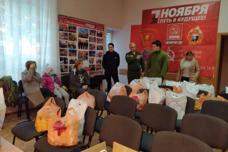 Севастопольские комсомольцы, коммунисты, представители ВЖС"Надежда России", участники конкурса "Земля талантов" провели доставку гуманитарной помощи нуждающимся сеьям