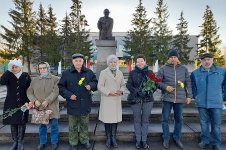 Коммунисты Новгородской области празднуют 103-ю годовщину Великого Октября