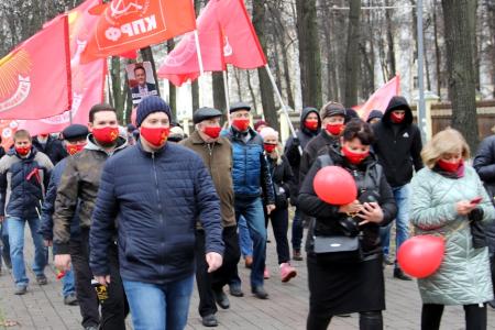 Под красными флагами КПРФ: праздничное шествие и митинг в Ярославле