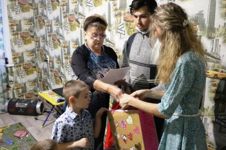 Саратовская область. В канун Дня матери Ольга Алимова посетила многодетные семьи