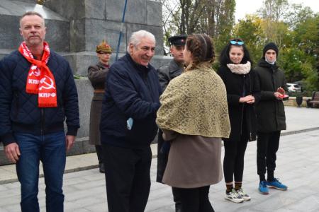 Севастопольцы отмечают 103-ю годовщину Великой Октябрьской социалистической революции